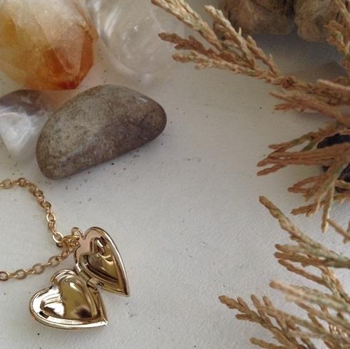 Small Heart Locket Gold