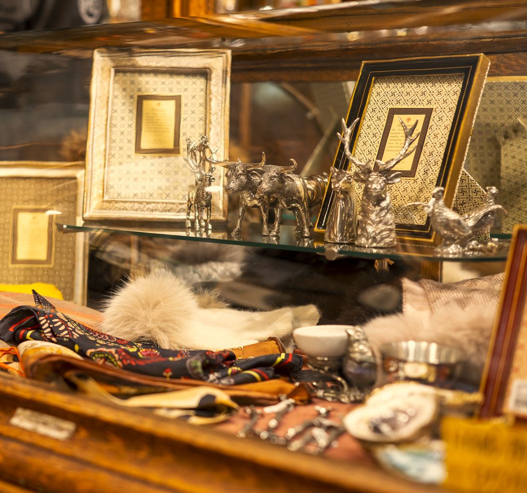 Unique gifts, like pewter animal salt and pepper shakers, hand painted oyster shells, and silk scarves. Things you've never seen before that are perfect for the person that has everything