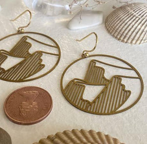 jewelers brass mountain hoop earrings, great jewlery souvenir, hypoallergenic
