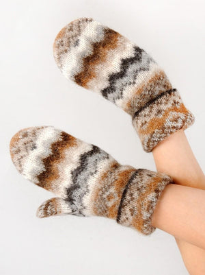 The Nordic Icelandic Ivory and Brown mittens are water repellent, super warm and cozy. These mitts features a classic nordic ivofry and brown pattern. Handmade in Canada