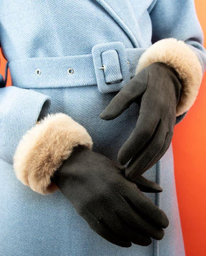 The Bettina Petal and Slate gloves with faux fur will give any winter outfit and touch of class and elegance. The gloves will keep your hands warm while making sure you look fantastic